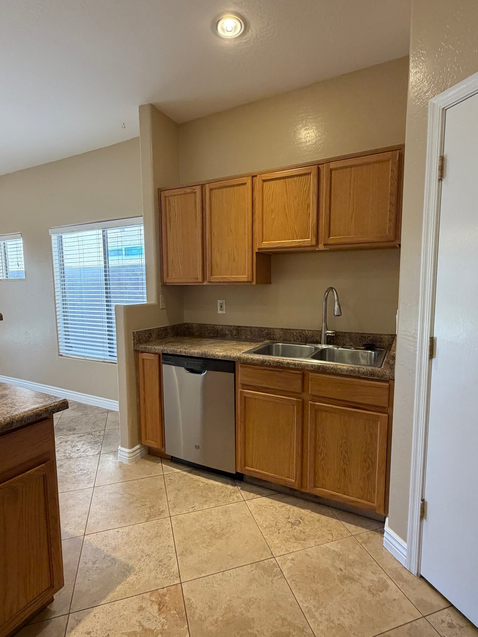 PHOENIX House: 3039 E KINGS AVE