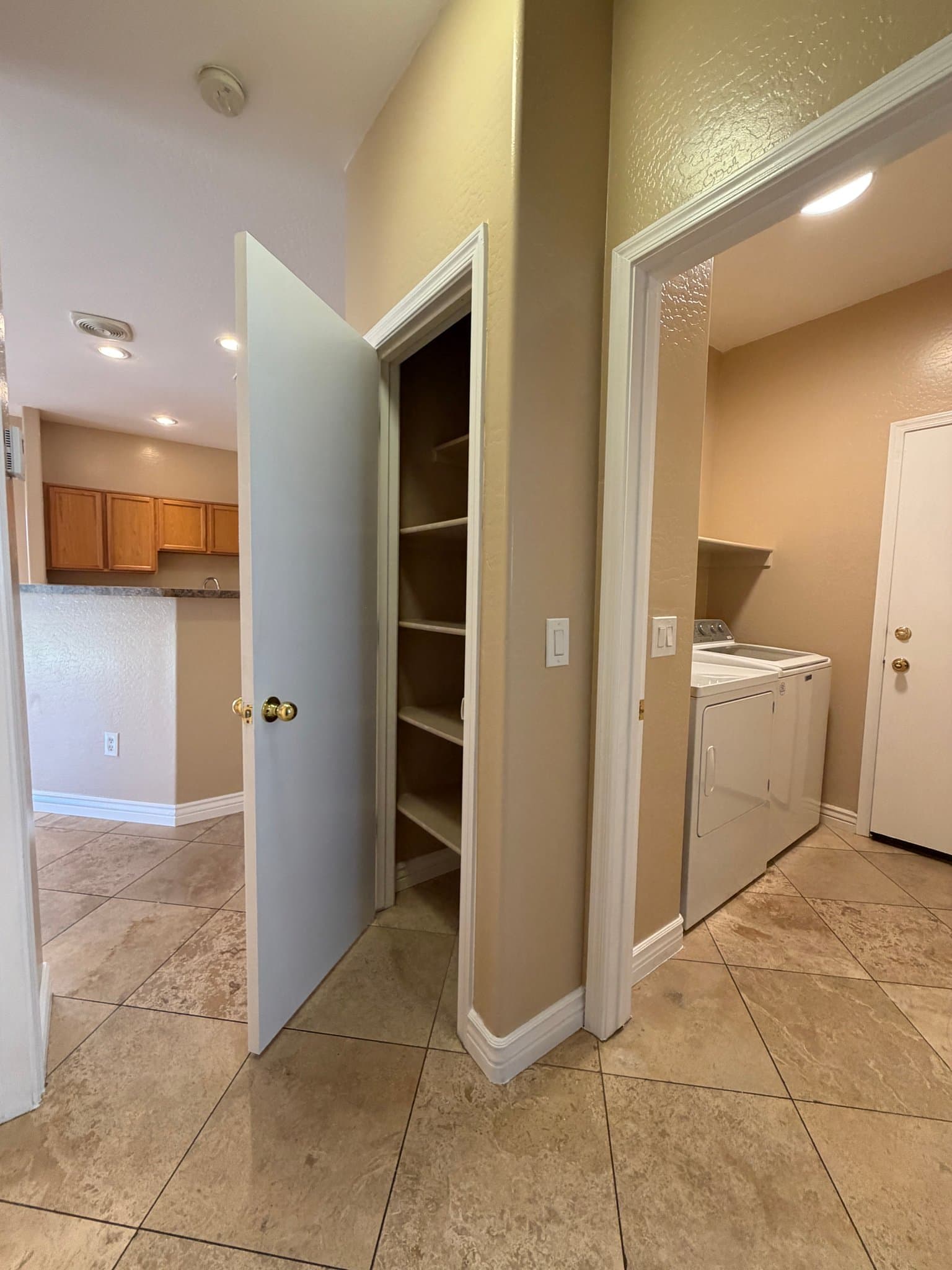 PHOENIX House: 3039 E KINGS AVE