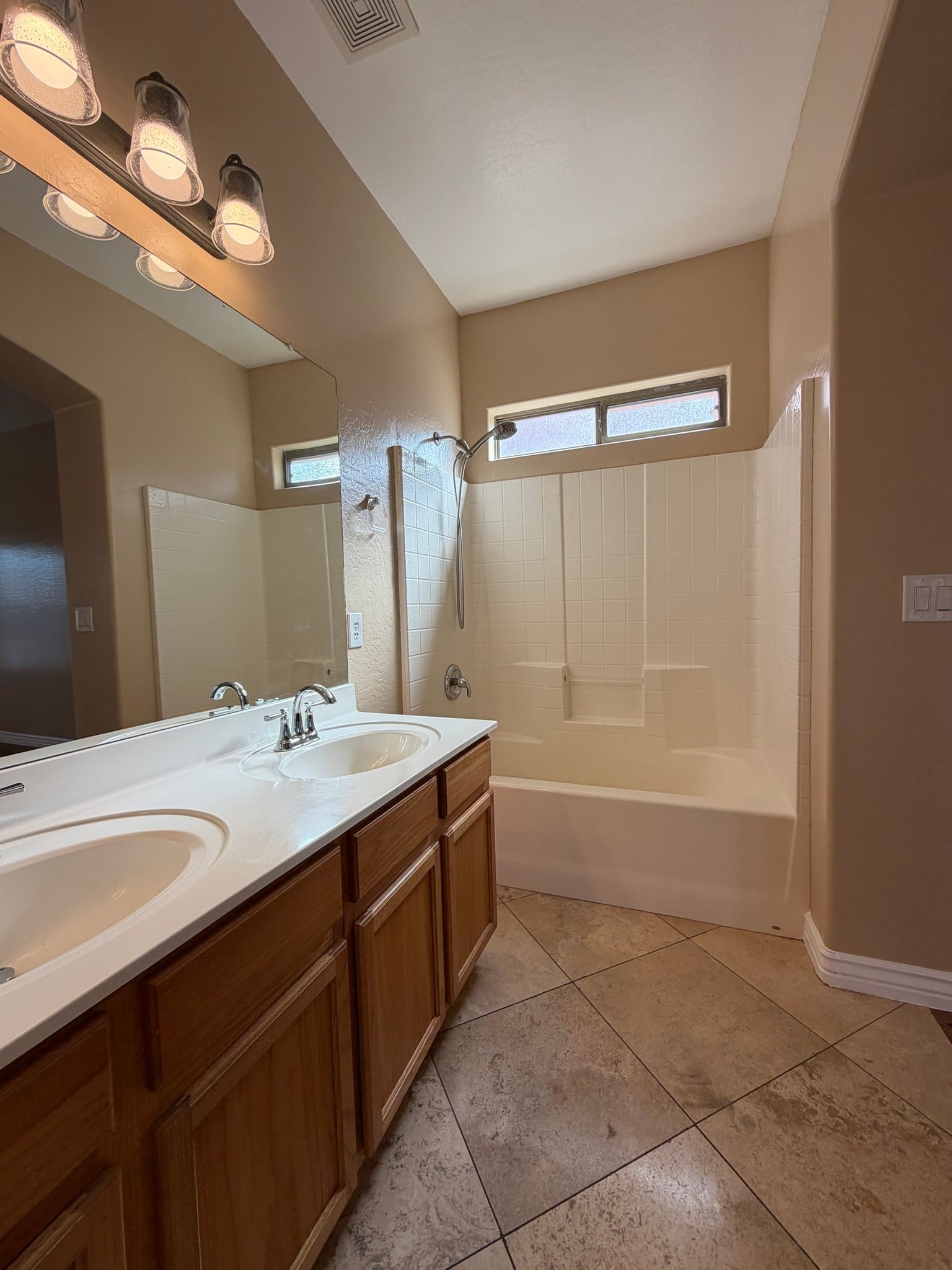 PHOENIX House: 3039 E KINGS AVE