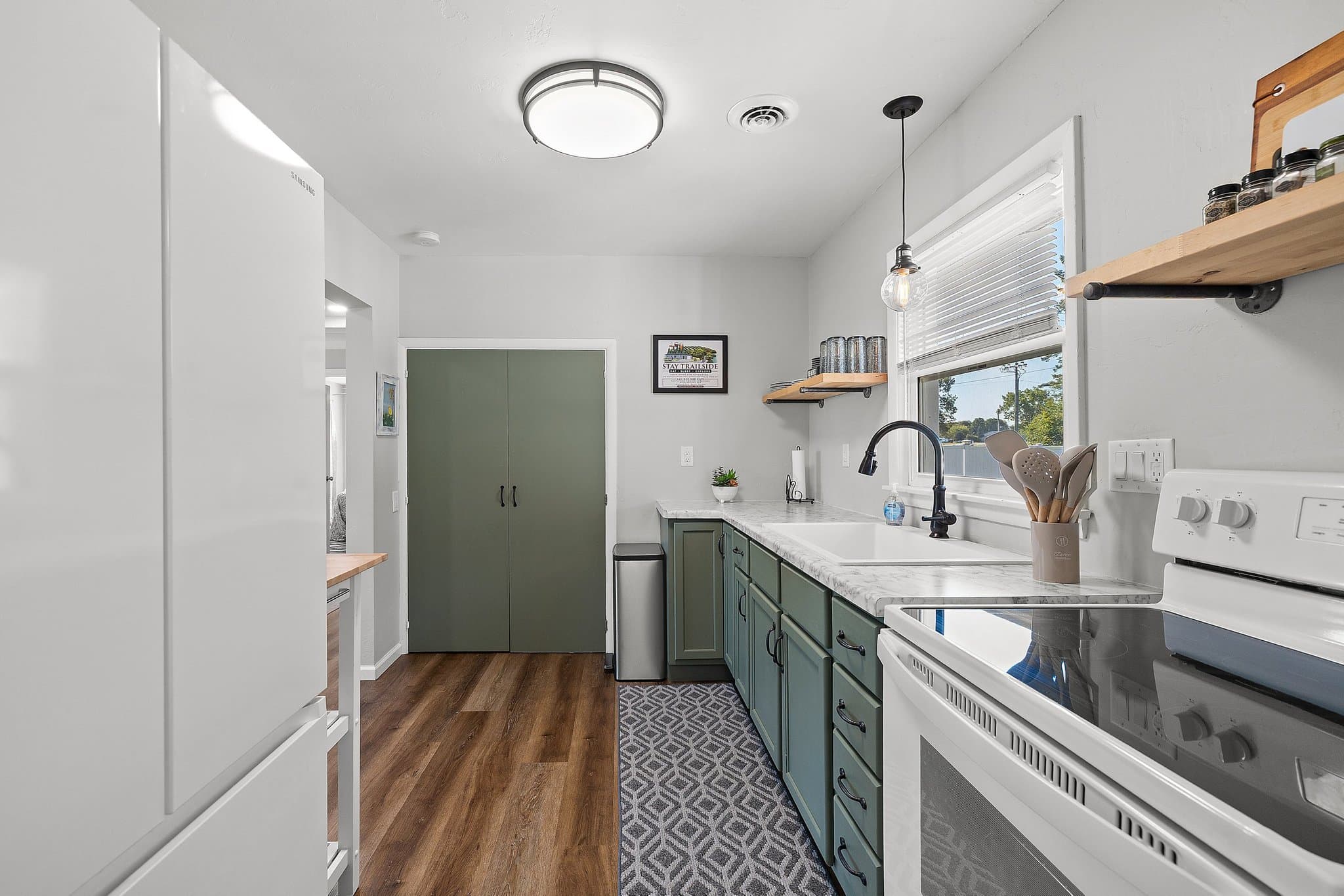 De Pere House: 621 Cook St