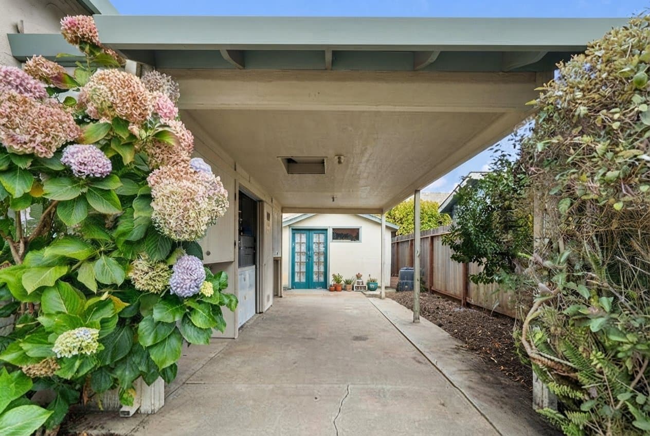 Capitola House: 4855 Crystal St.