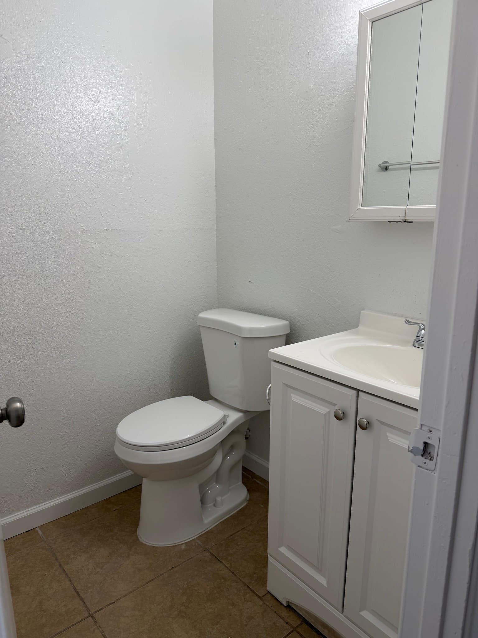 florence Apartment: 220 W. 9th St.