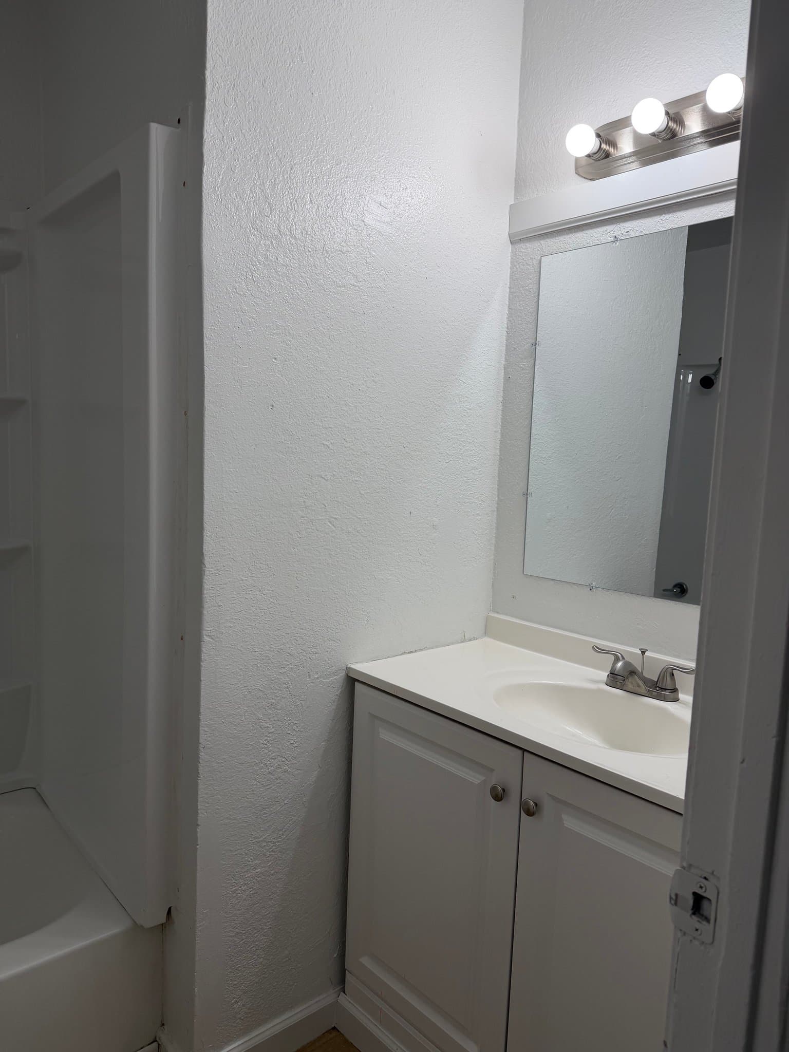 florence Apartment: 220 W. 9th St.