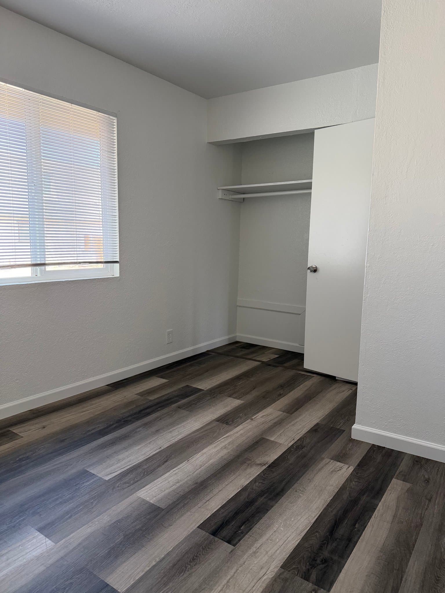 florence Apartment: 220 W. 9th St.