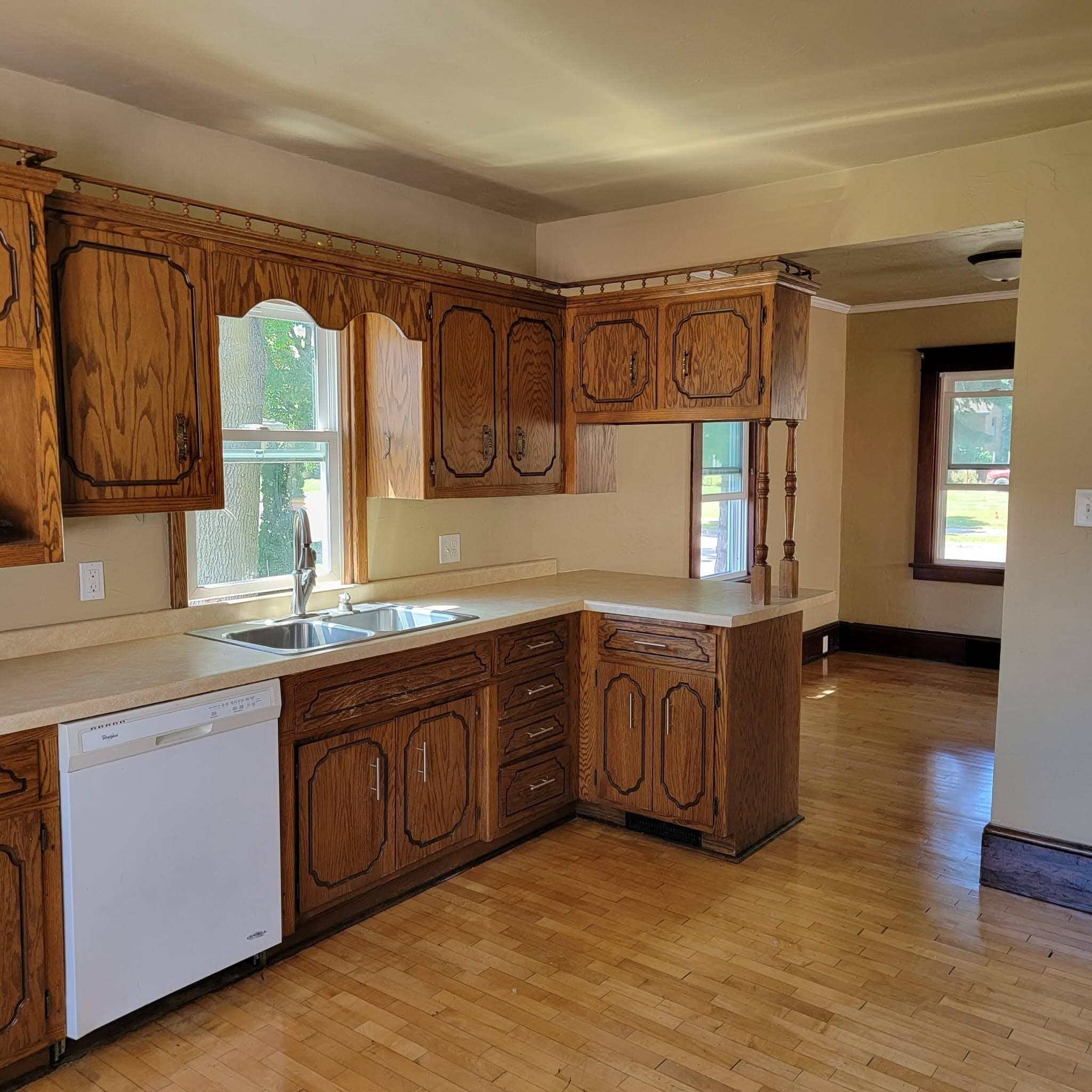 Kimberly House: 609 E Kimberly Ave
