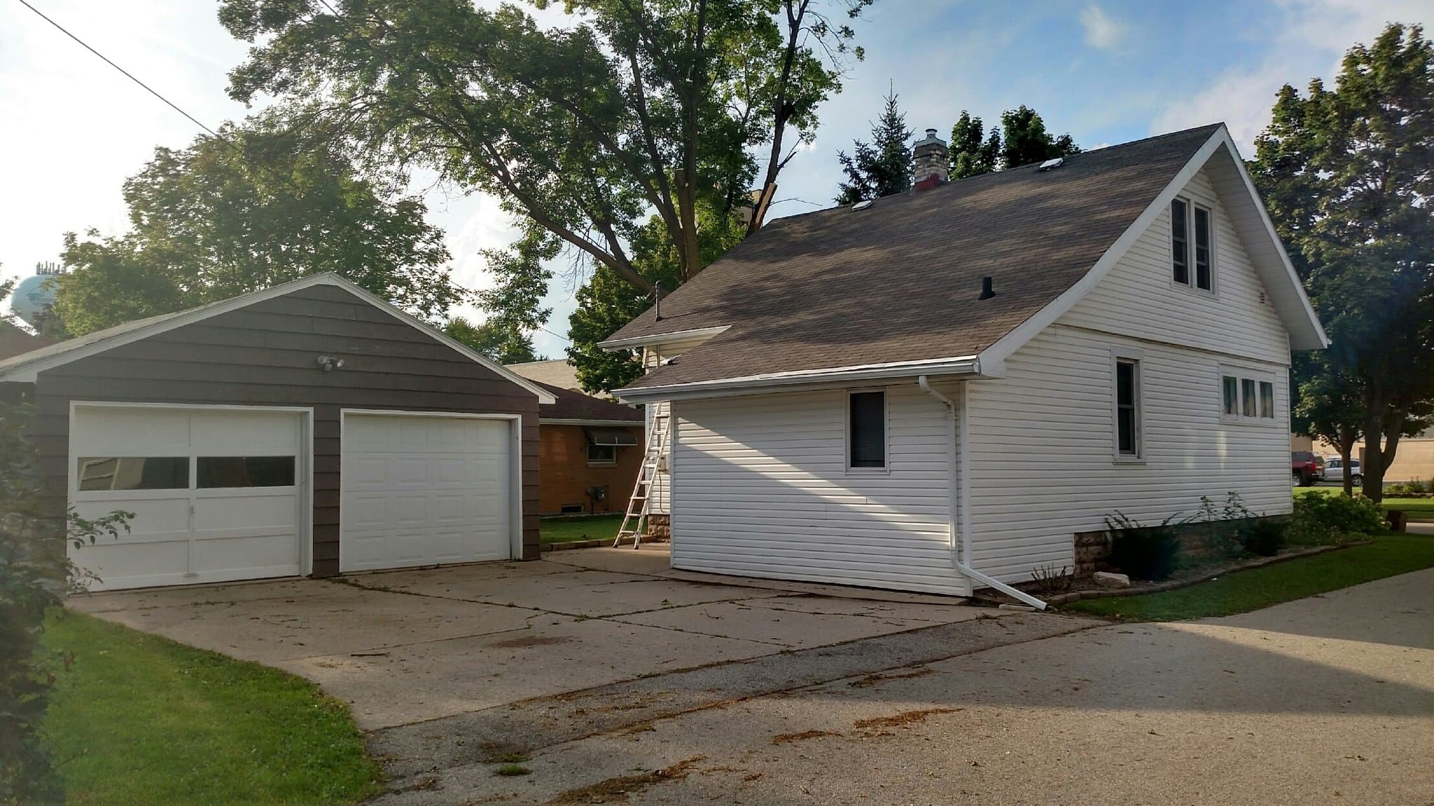Kimberly House: 609 E Kimberly Ave
