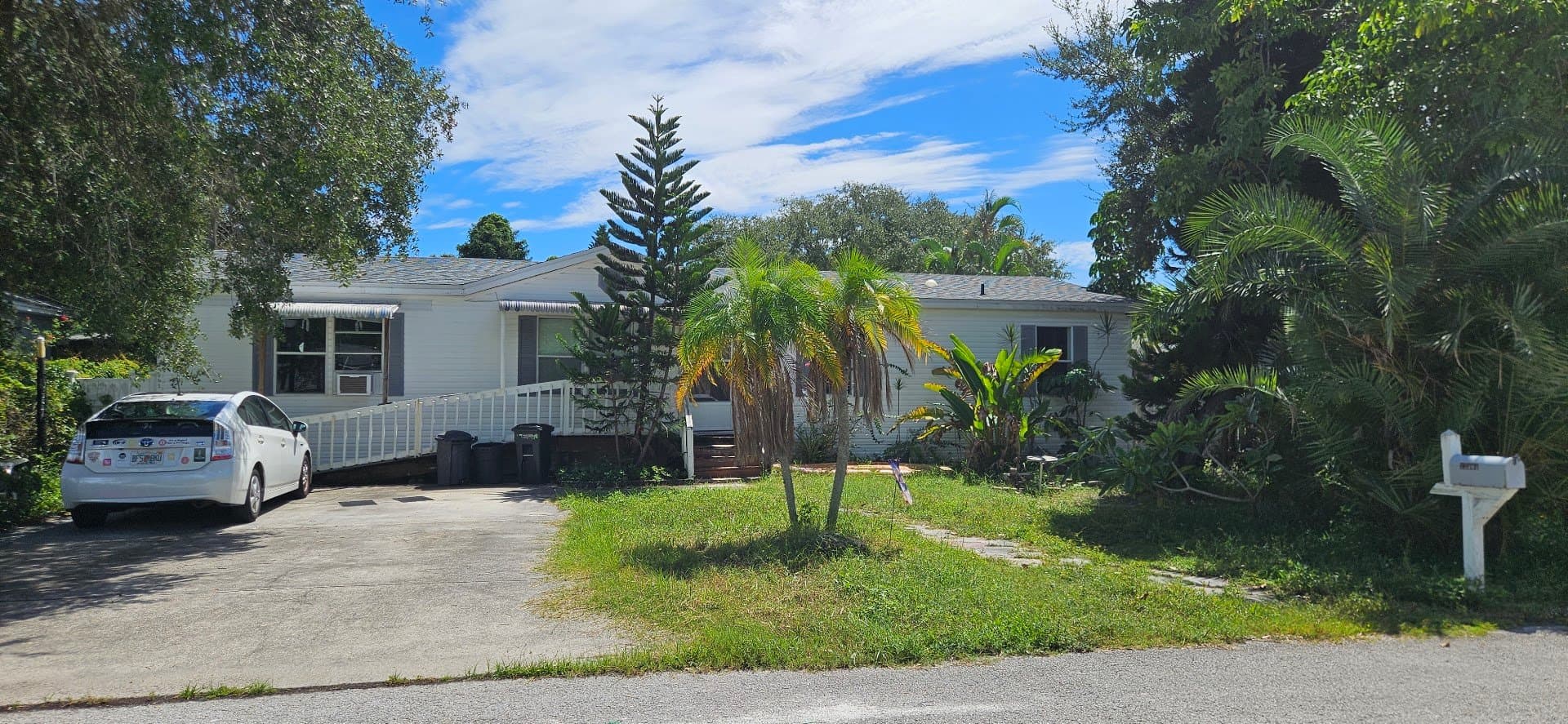 Largo Single Room: 12301 Land St