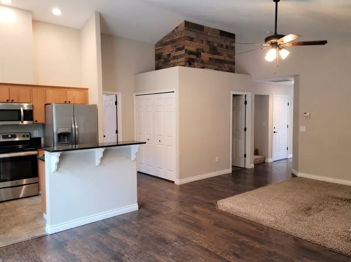 Sandy House: 38859 Jerger St,