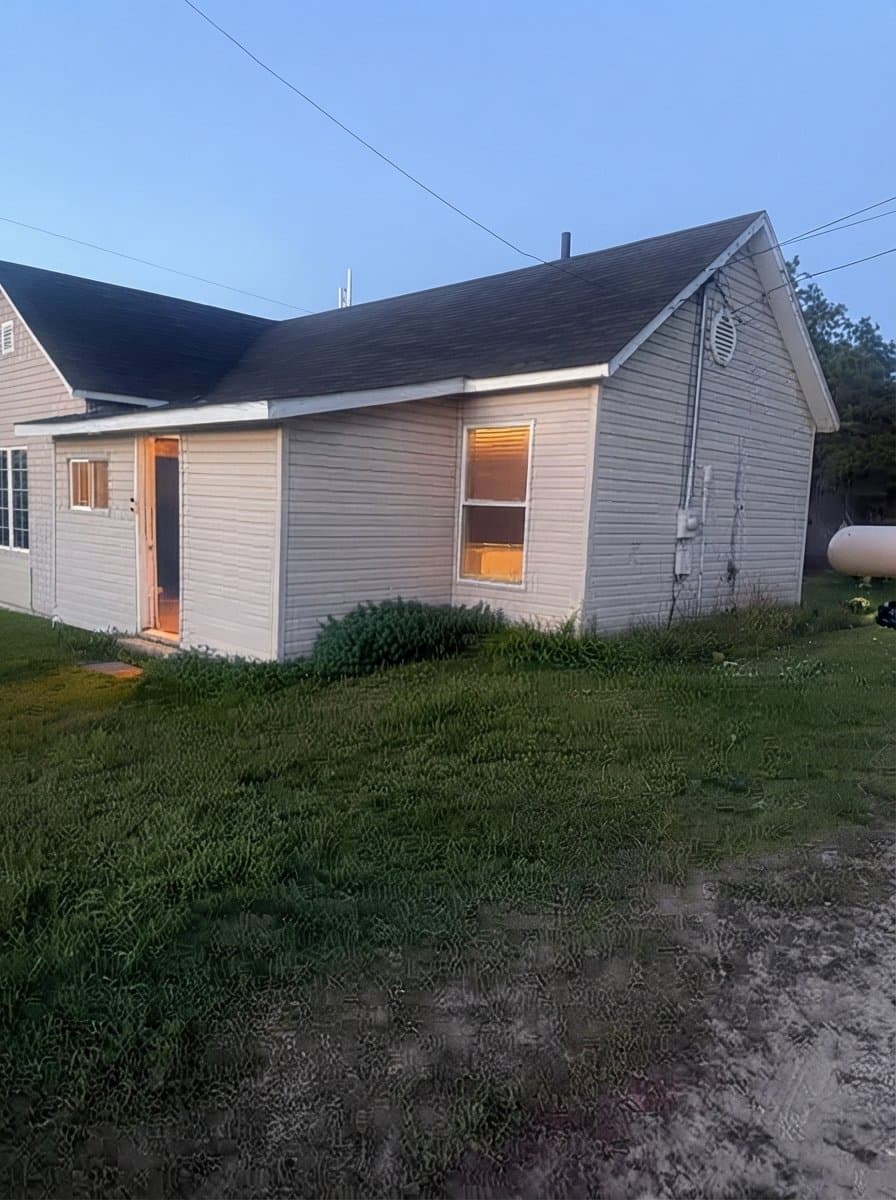 Mio House: 300 E 8th St