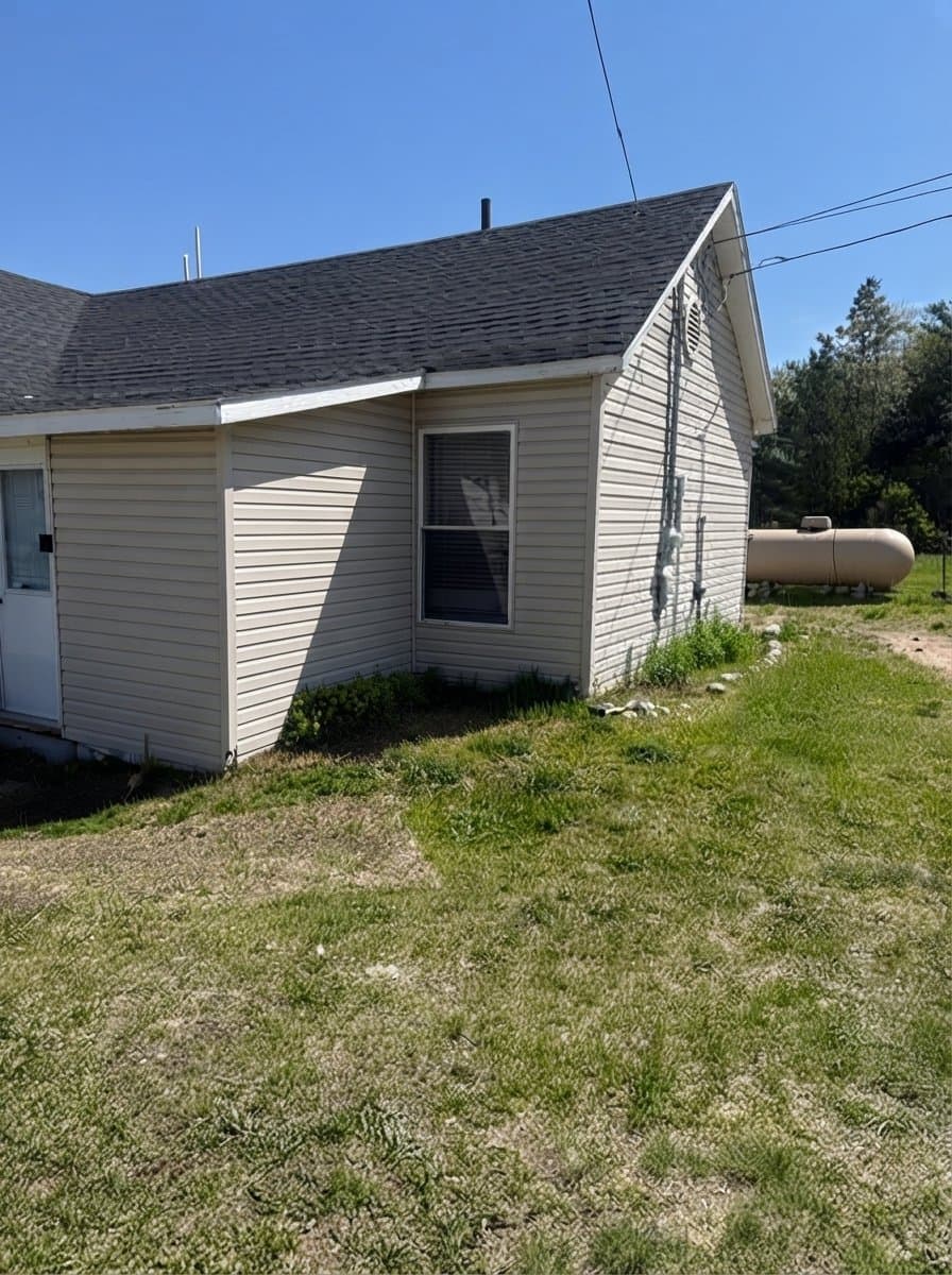 Mio House: 300 E 8th St