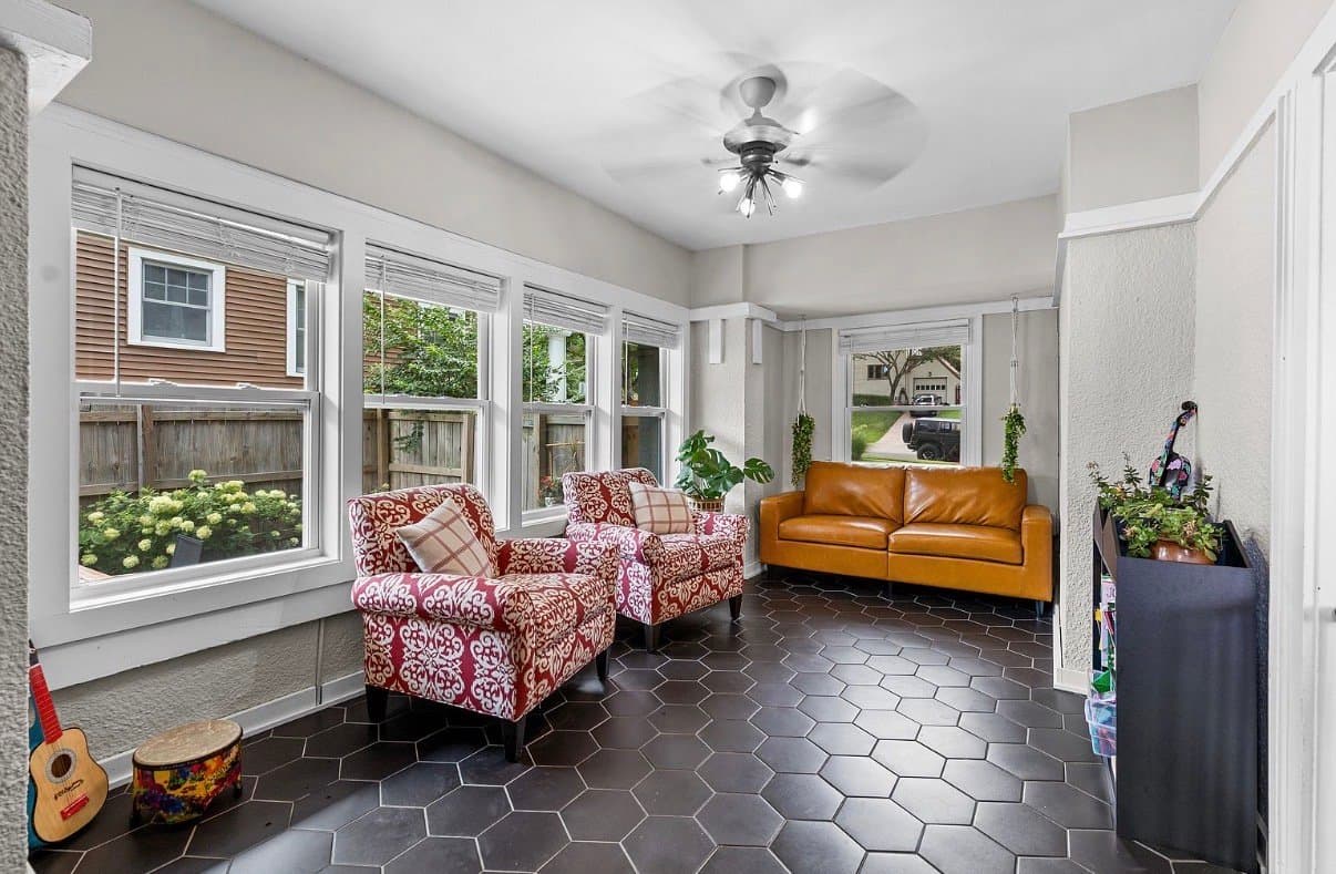 Kansas City House: 414 W 61st St