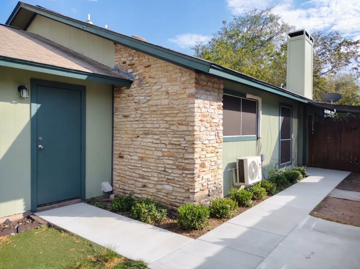 Austin Multiplex: 1001 Bird Creek Dr