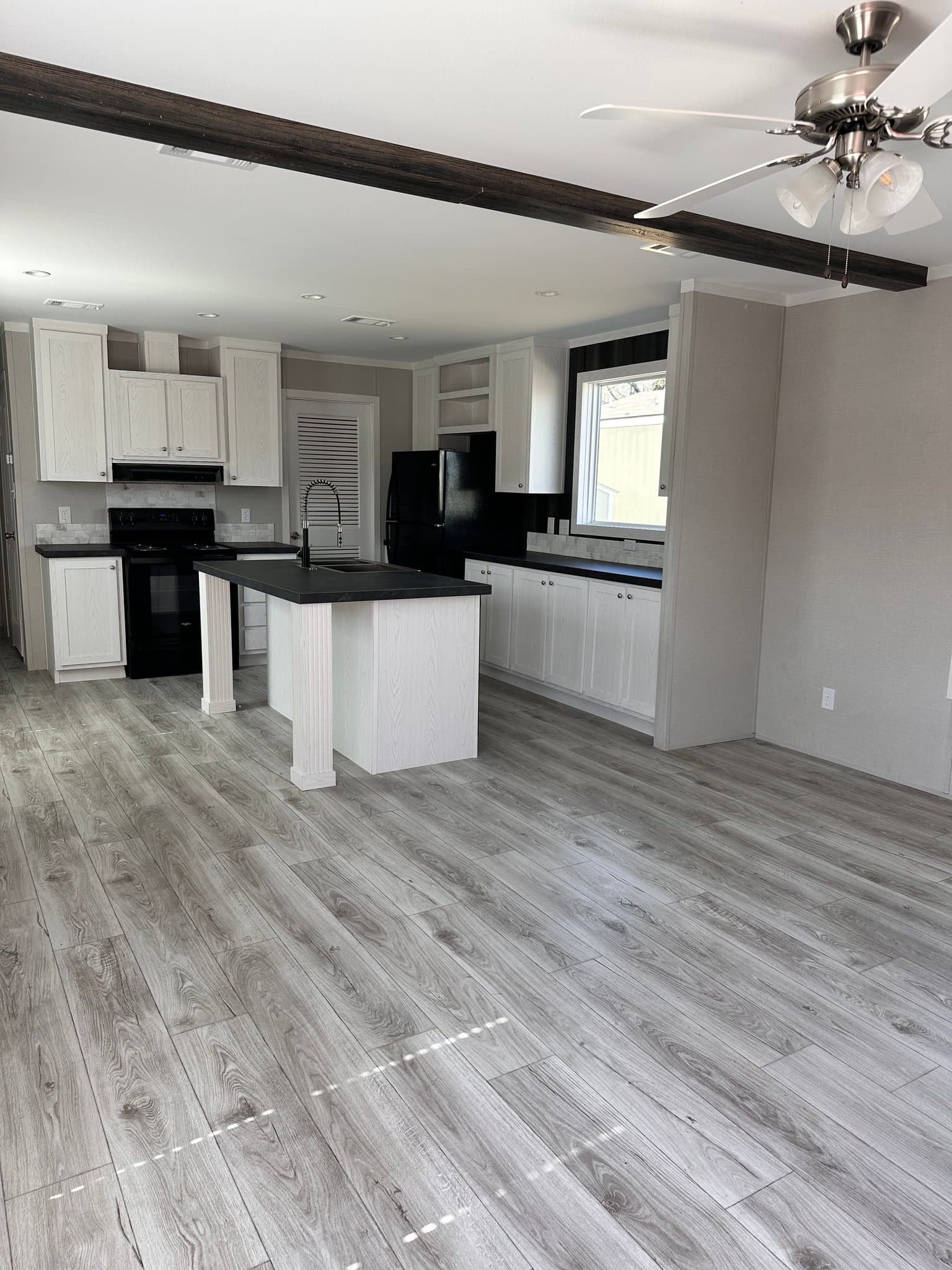 San Antonio House: 15950 Flores Curve