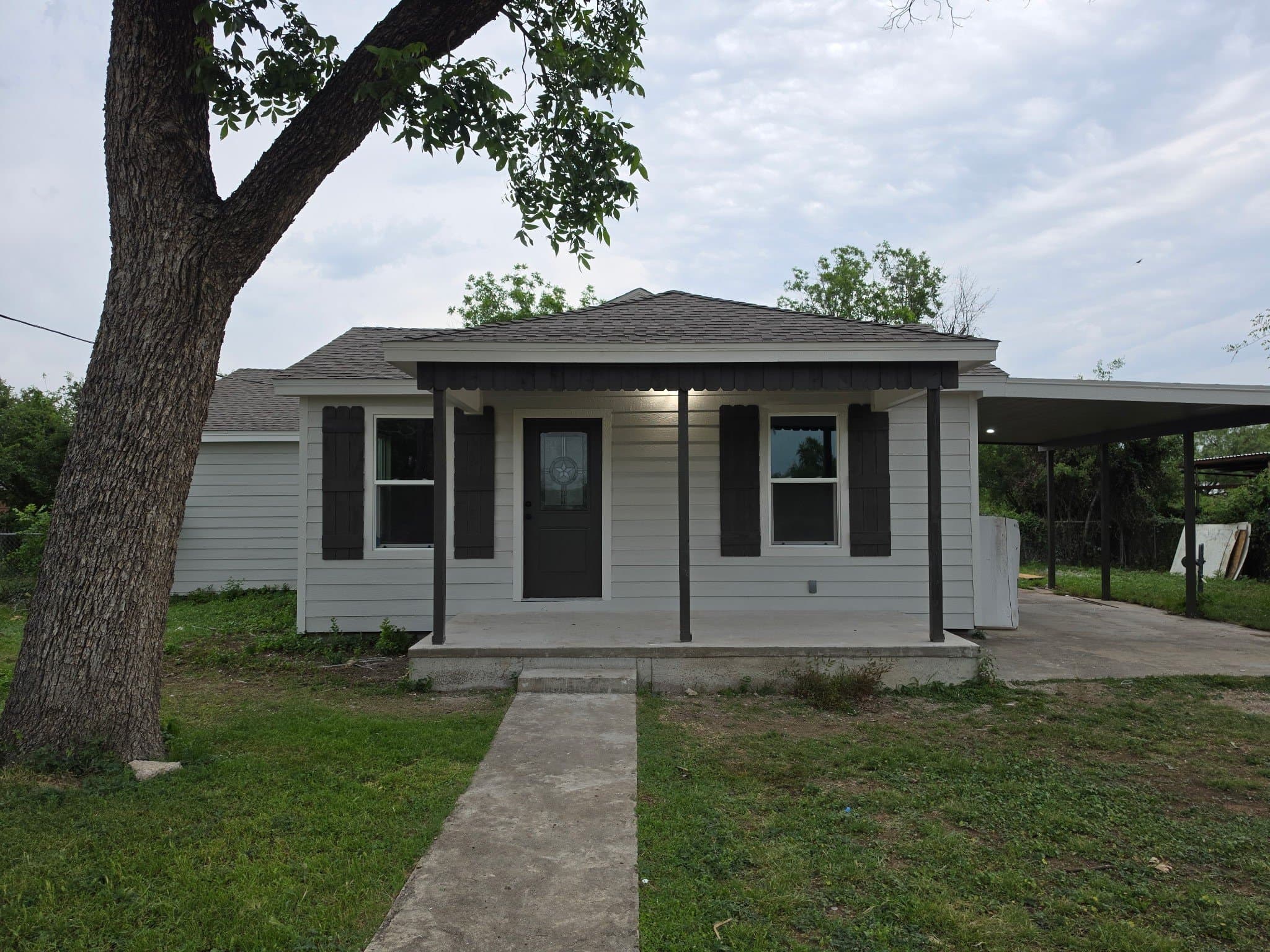 San Angelo House: 2710 Bowie St