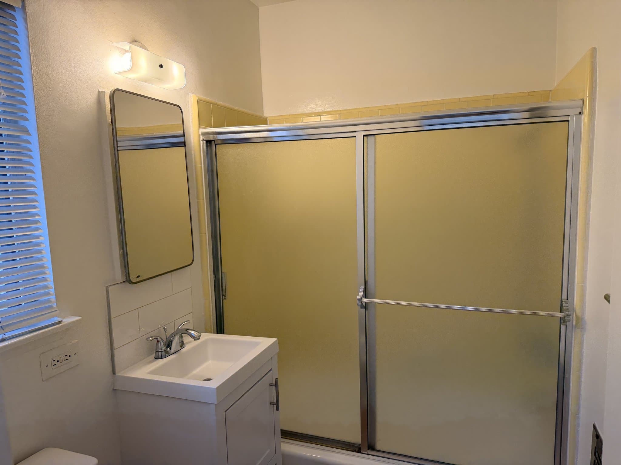 Los Angeles Apartment: 1243 Federal Ave