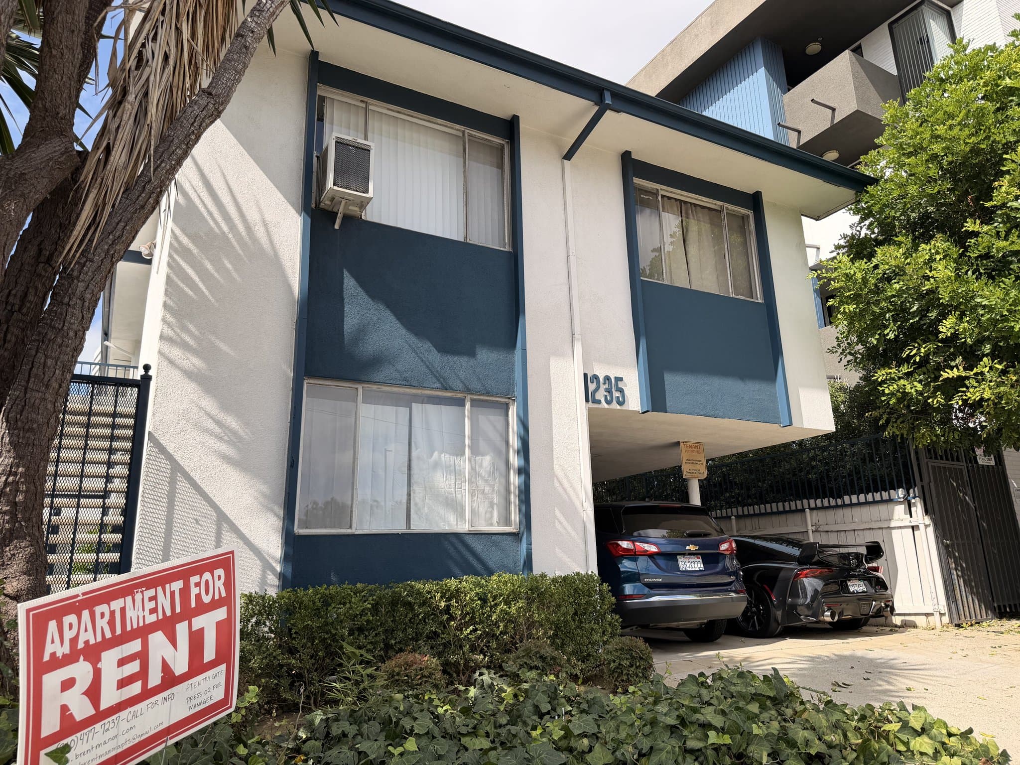 Los Angeles Apartment: 1243 Federal Ave