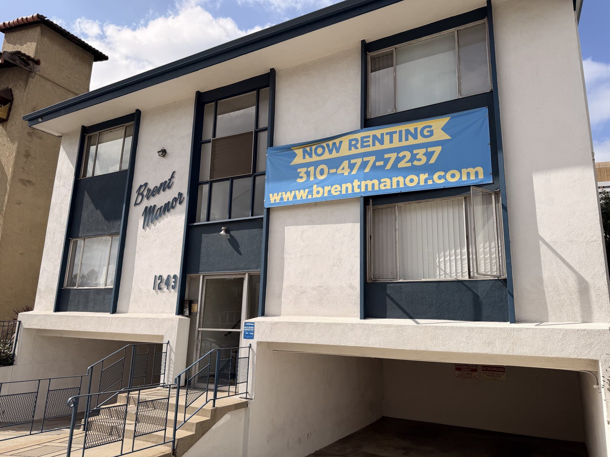 Los Angeles Apartment: 1243 Federal Ave