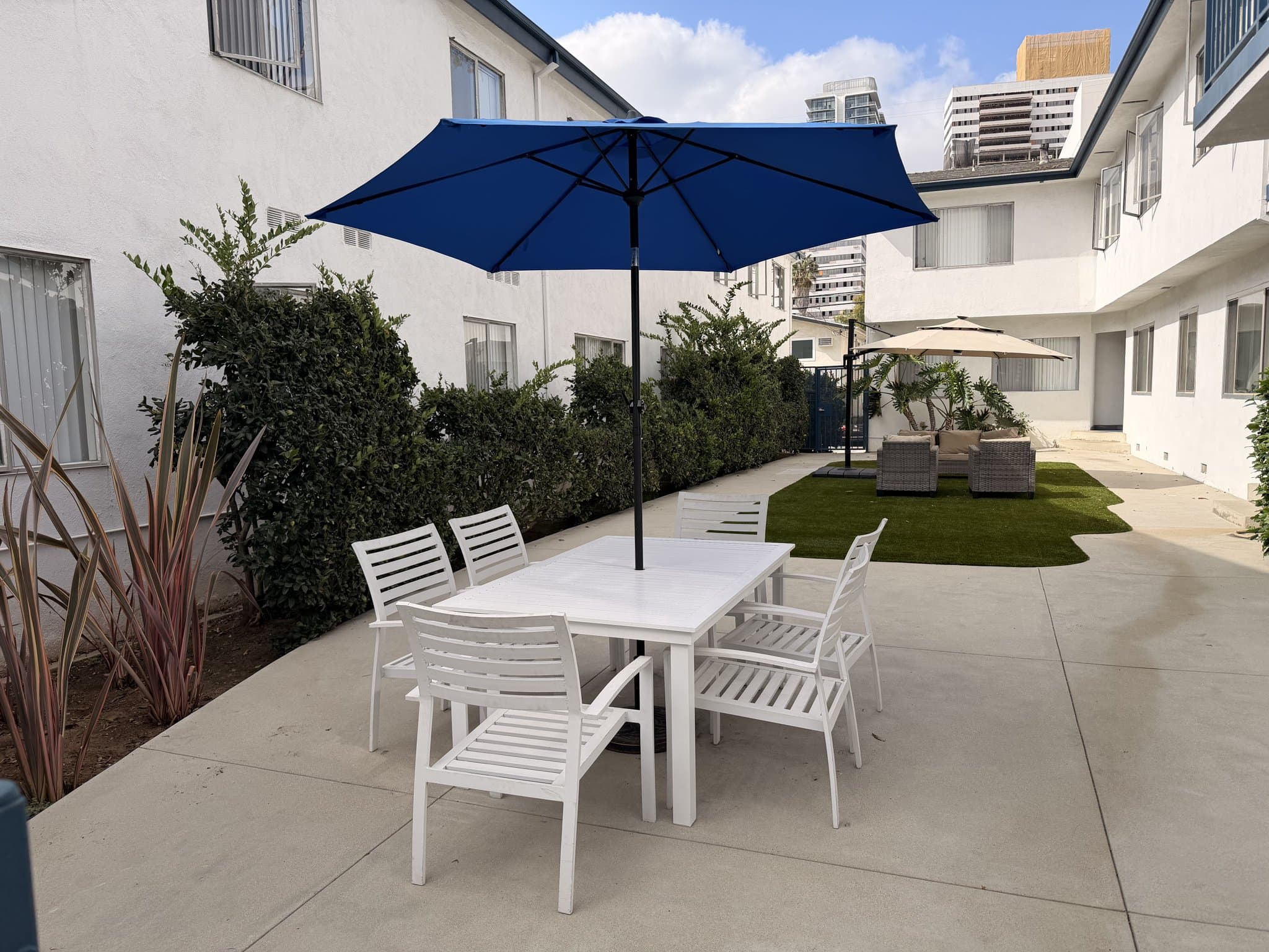 Los Angeles Apartment: 1243 Federal Ave