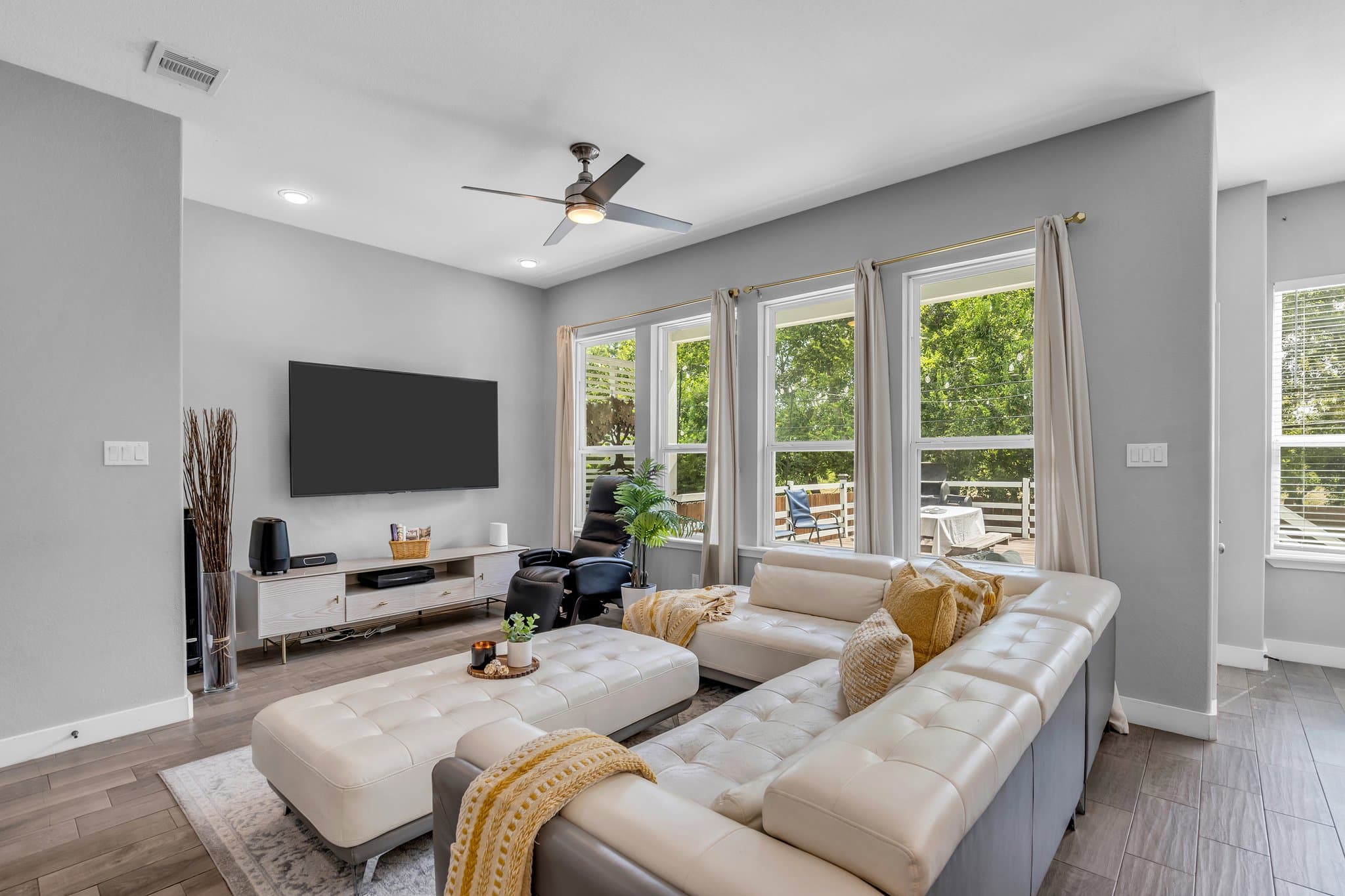 Houston House: 10747 Dulcimer St