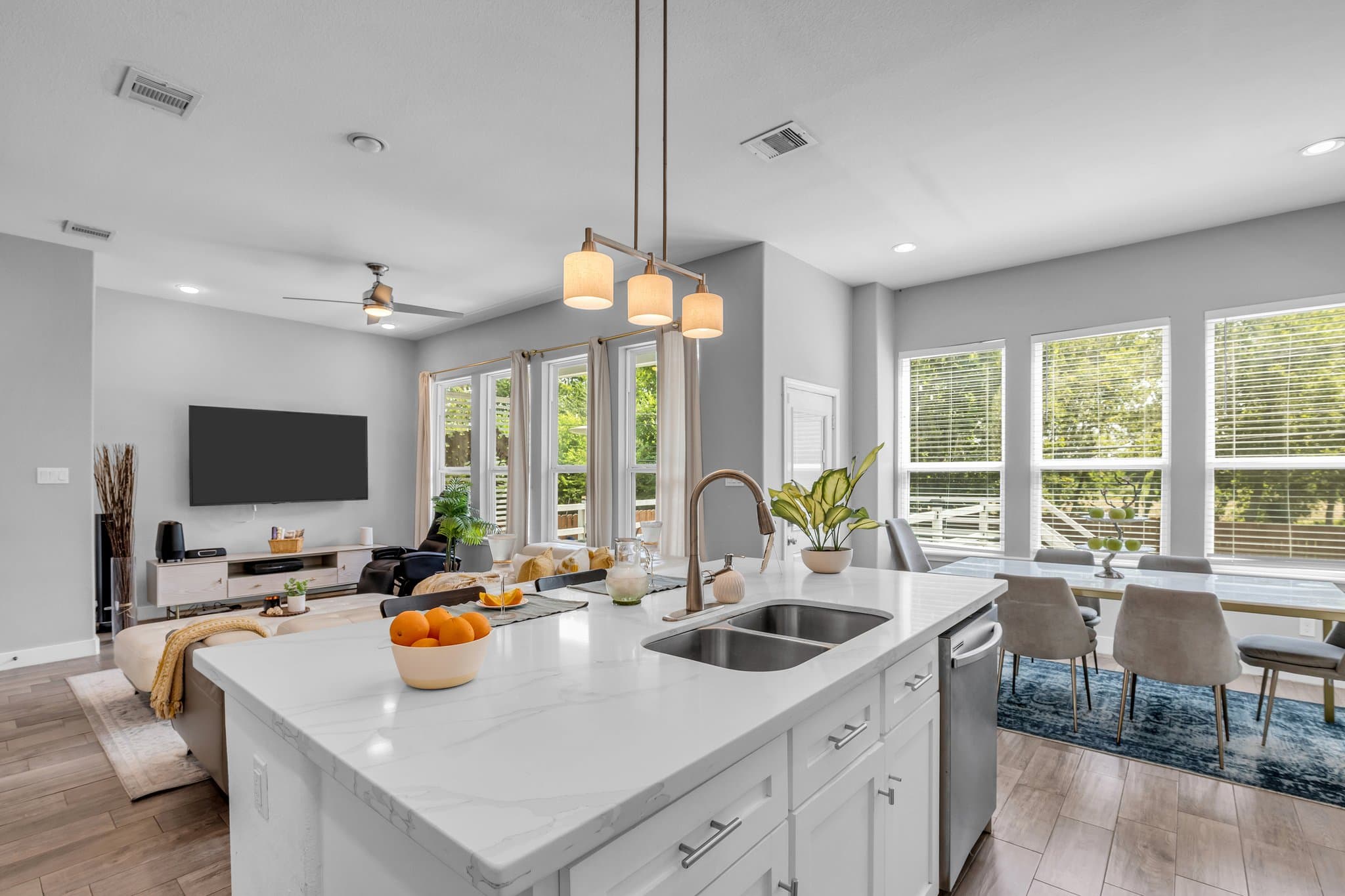 Houston House: 10747 Dulcimer St