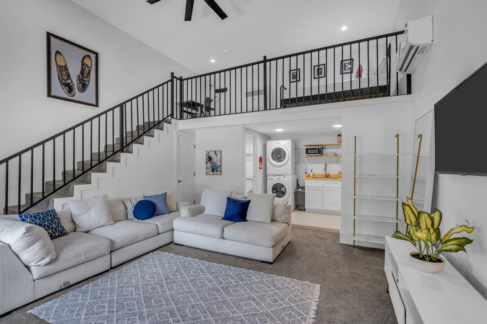 Houston House: 10747 Dulcimer St