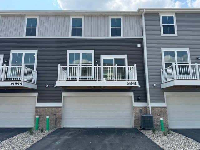 Plainfield Townhome: 14942 S McCarthy Cirle