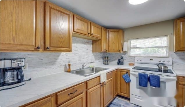 Jacksonville House: 6613 Grace Lane