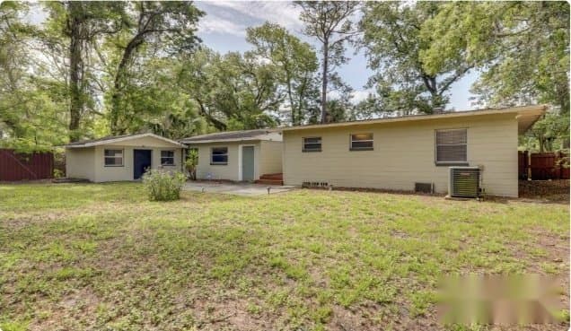 Jacksonville House: 6613 Grace Lane