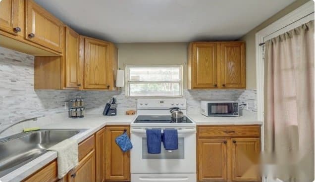 Jacksonville House: 6613 Grace Lane