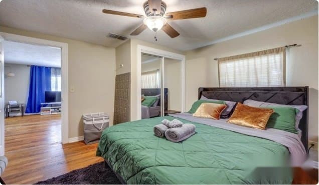 Jacksonville House: 6613 Grace Lane