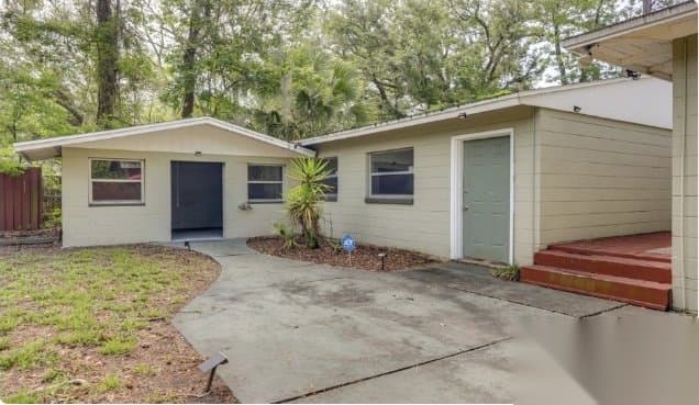 Jacksonville House: 6613 Grace Lane