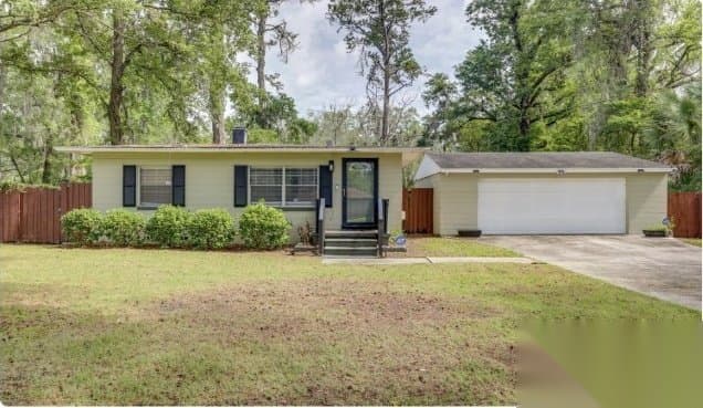 Jacksonville House: 6613 Grace Lane