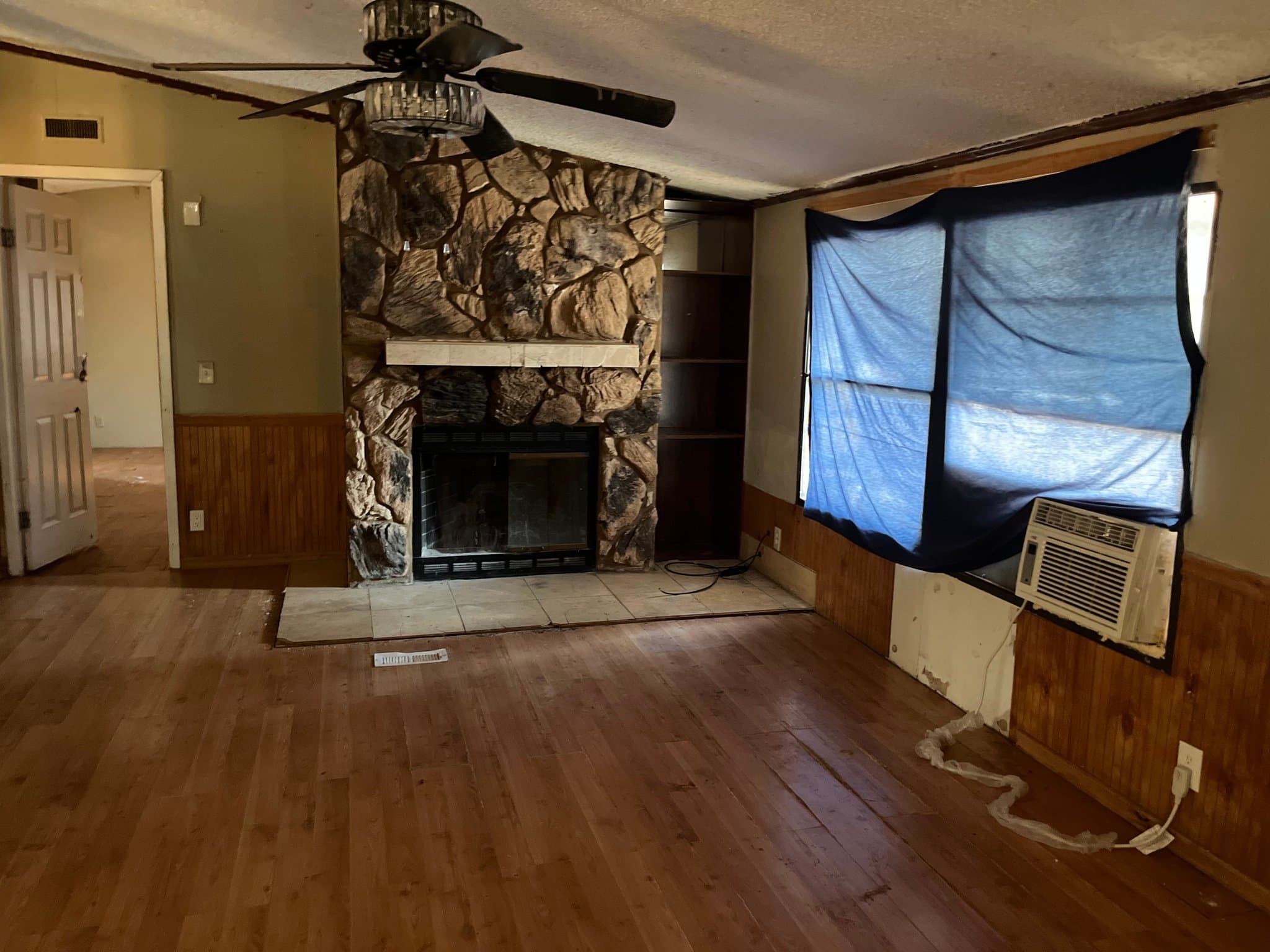 GRANBURY House: 8854 Midhaven Circle