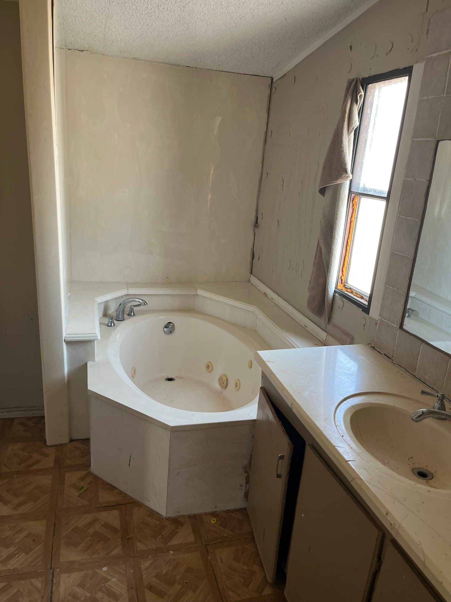 GRANBURY House: 8854 Midhaven Circle