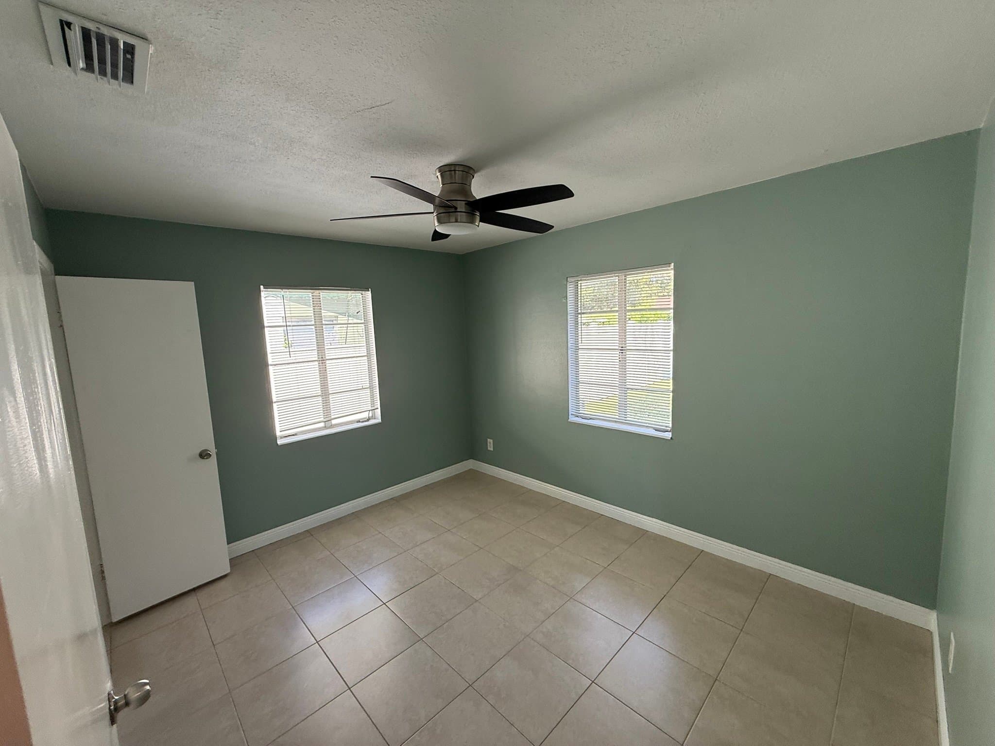 Saint Petersburg House: 3913 6th Ave N