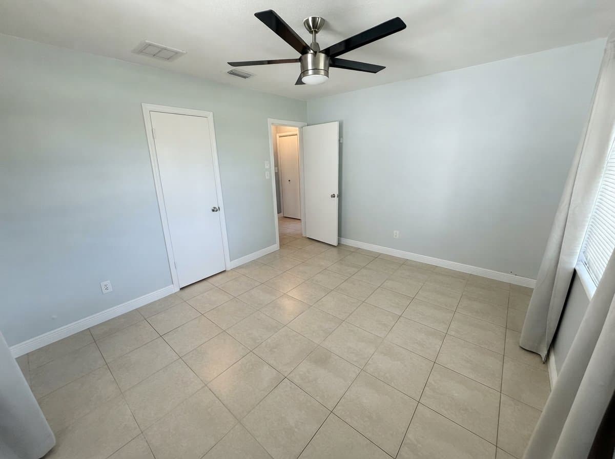 Saint Petersburg House: 3913 6th Ave N