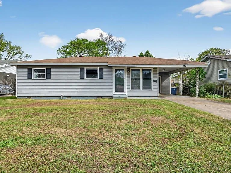 North Little Rock House: 505 E Bethany Rd