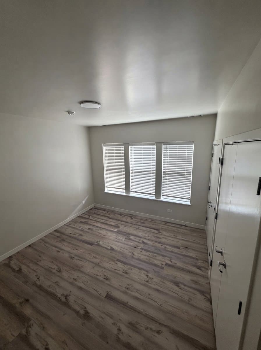 Chicago Apartment: 6725 S Campbell Ave