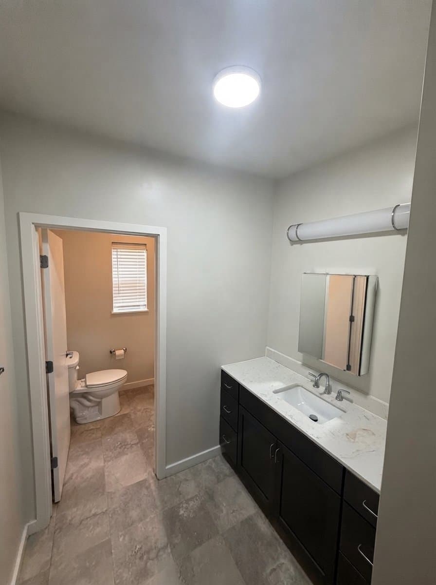 Chicago Apartment: 6725 S Campbell Ave
