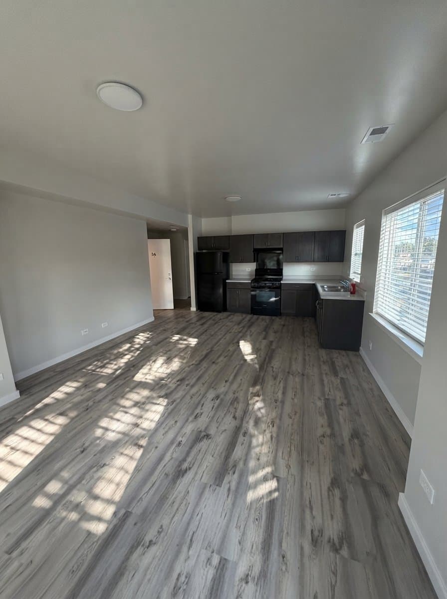Chicago Apartment: 6725 S Campbell Ave