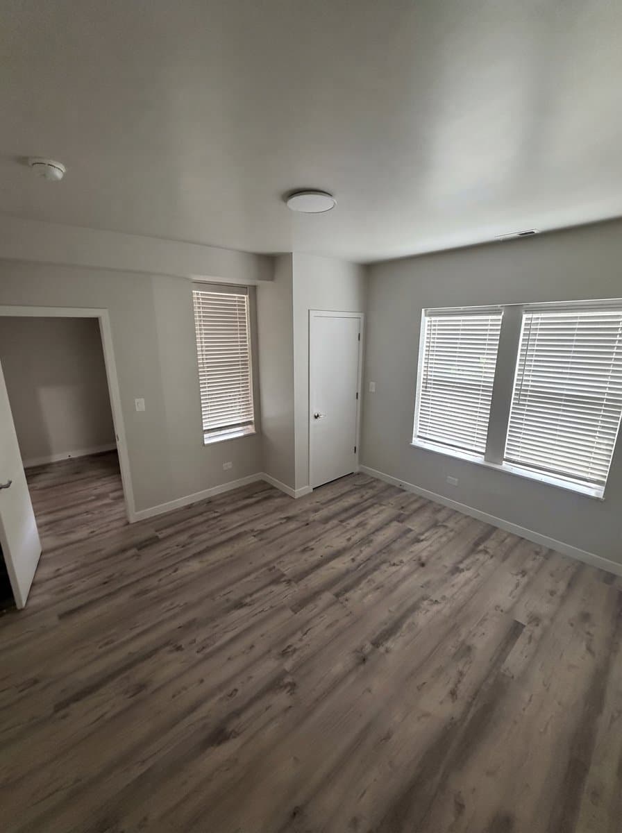 Chicago Apartment: 6725 S Campbell Ave
