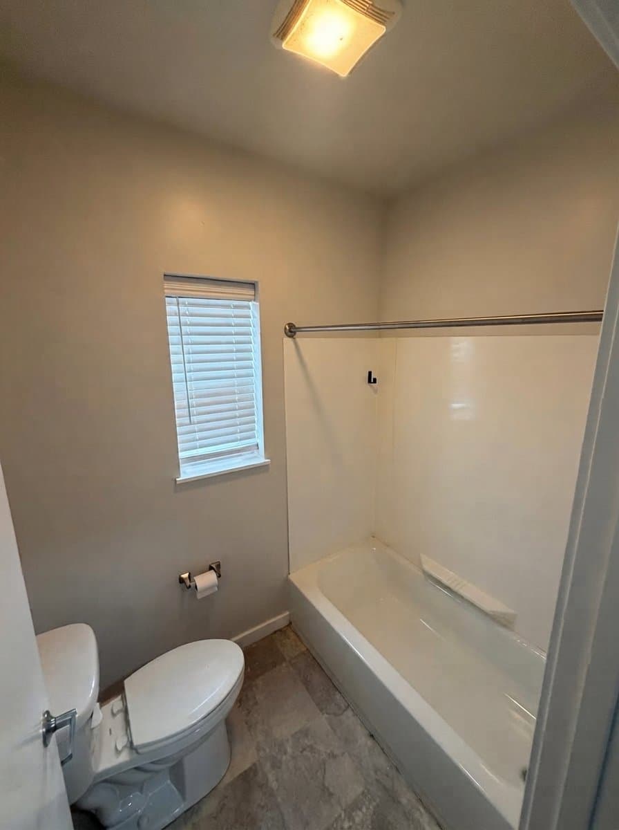 Chicago Apartment: 6725 S Campbell Ave