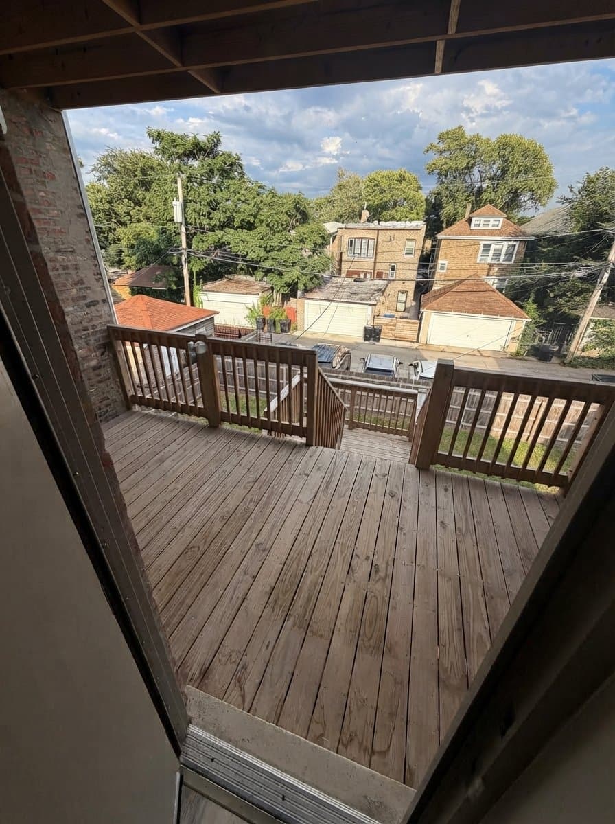 Chicago Apartment: 6725 S Campbell Ave