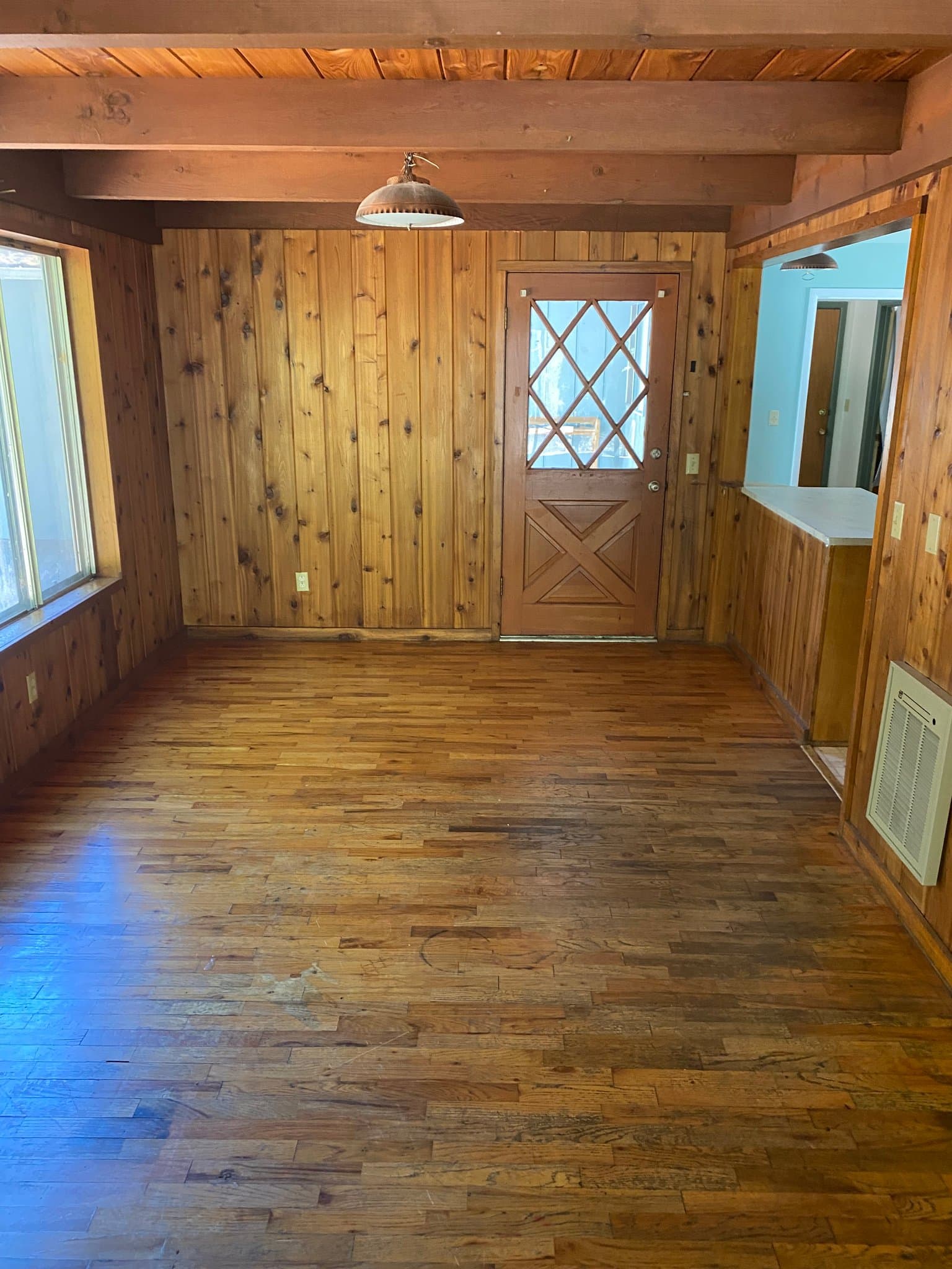 Lebanon House: 35227 E Lacomb Rd