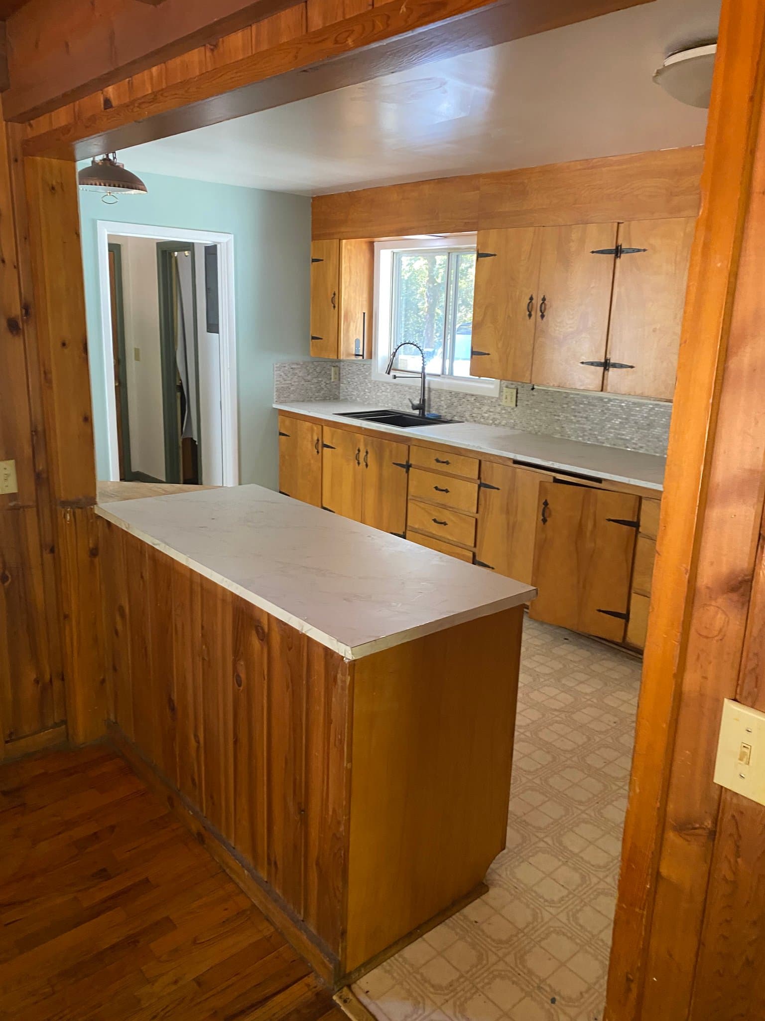 Lebanon House: 35227 E Lacomb Rd
