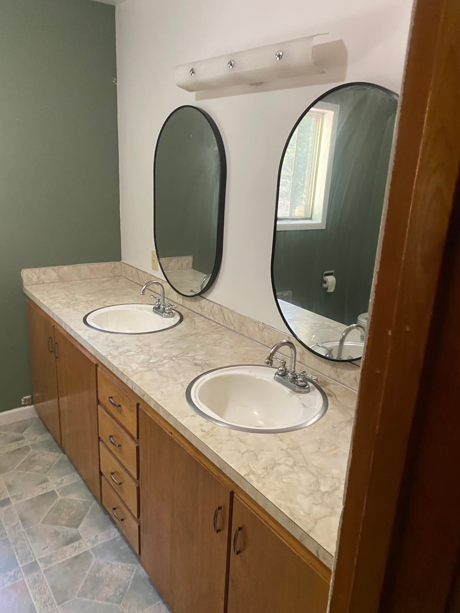 Lebanon House: 35227 E Lacomb Rd