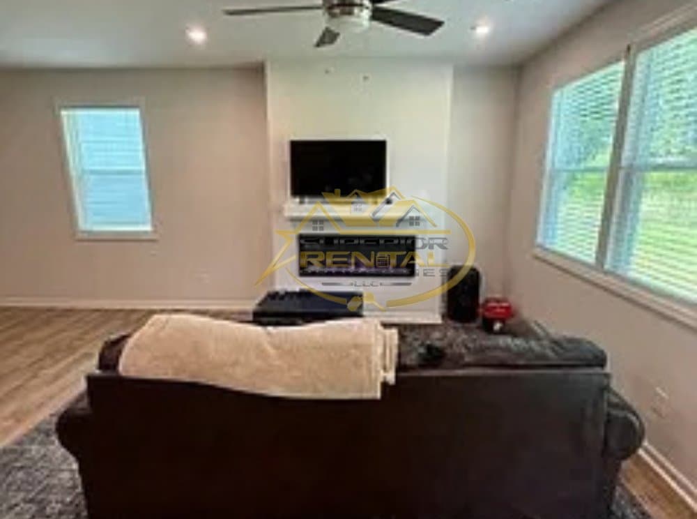 Columbia House: 583 Swamp Grass Drive
