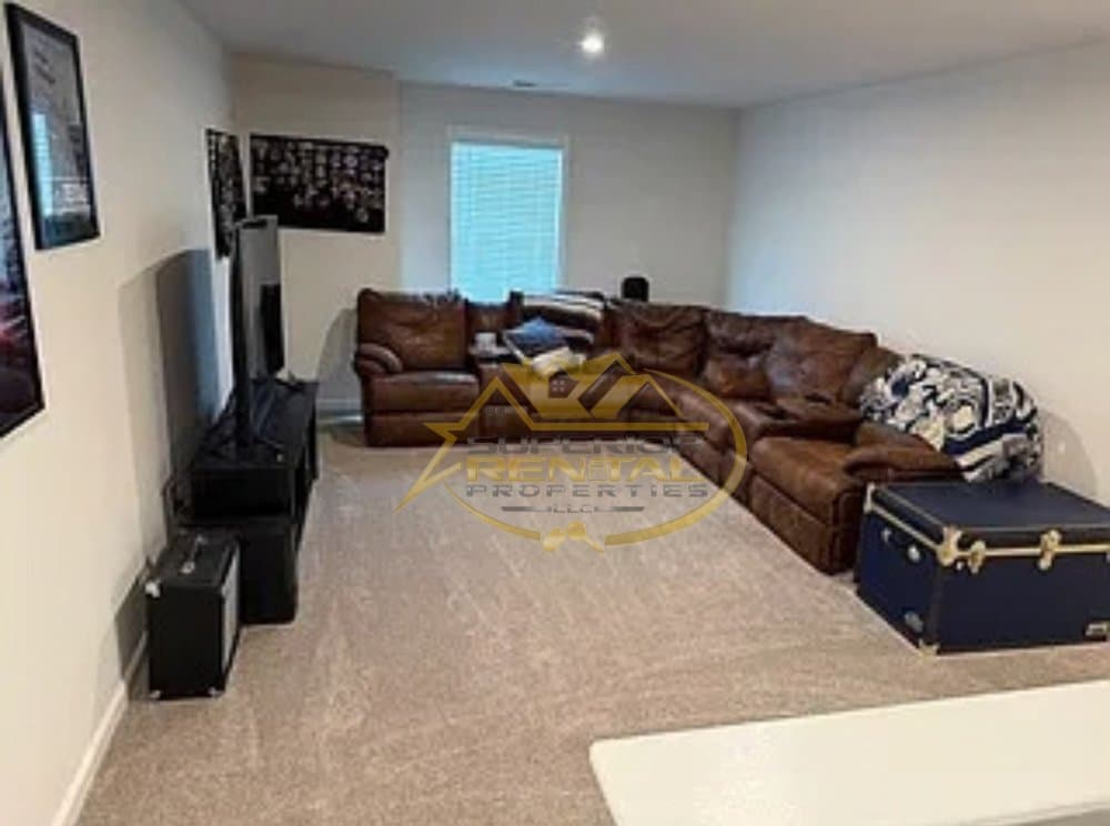 Columbia House: 583 Swamp Grass Drive