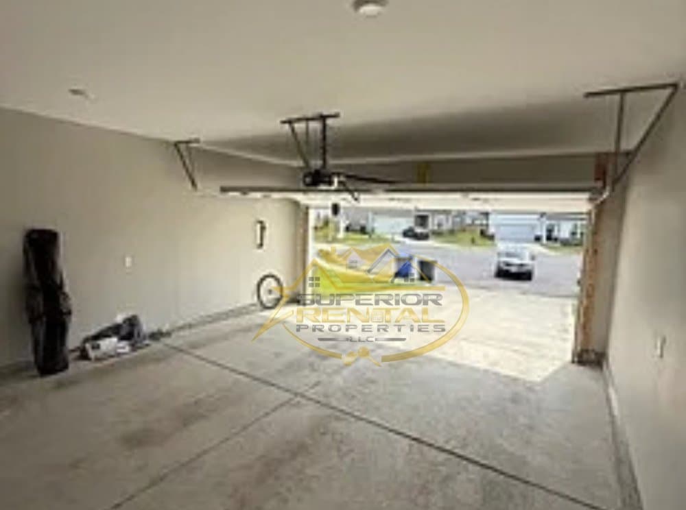 Columbia House: 583 Swamp Grass Drive