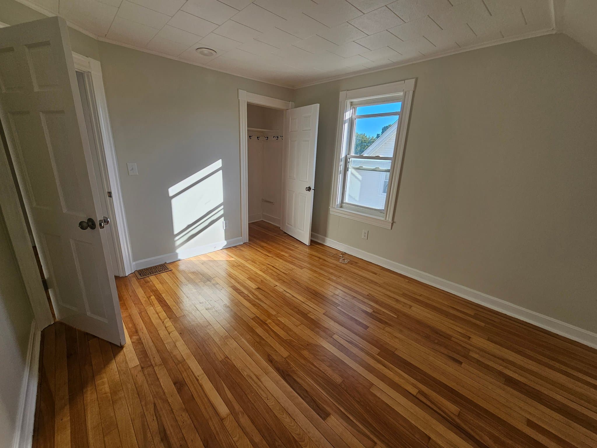 Whithinsville Townhome: 13-15 Maple St